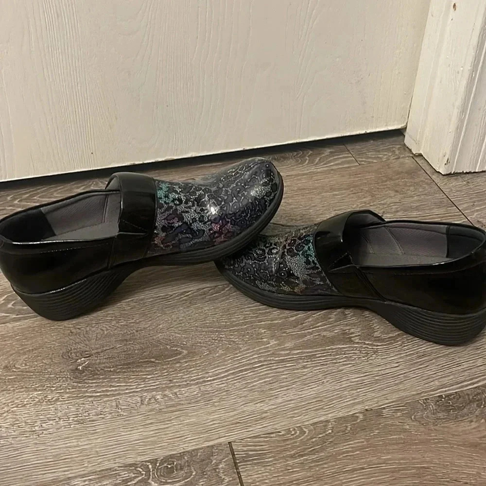 Work Wonders By Dansko Black And Patterned Clogs … - image 6